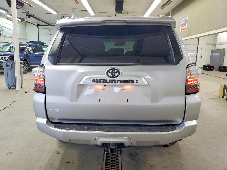 Photo 6 from auction – 2021 TOYOTA 4RUNNER with VIN JTENU5JR0M5951758