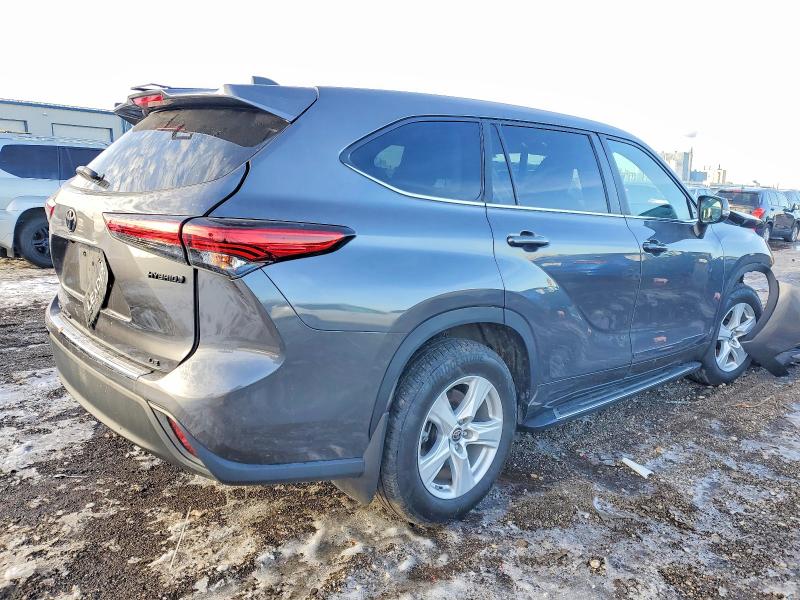 Photo 3 from auction – 2023 TOYOTA HIGHLANDER with VIN 5TDZARAH5PS523857