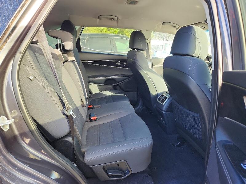 Photo 11 from auction – 2017 KIA SORENTO with VIN 5XYPG4A38HG321641