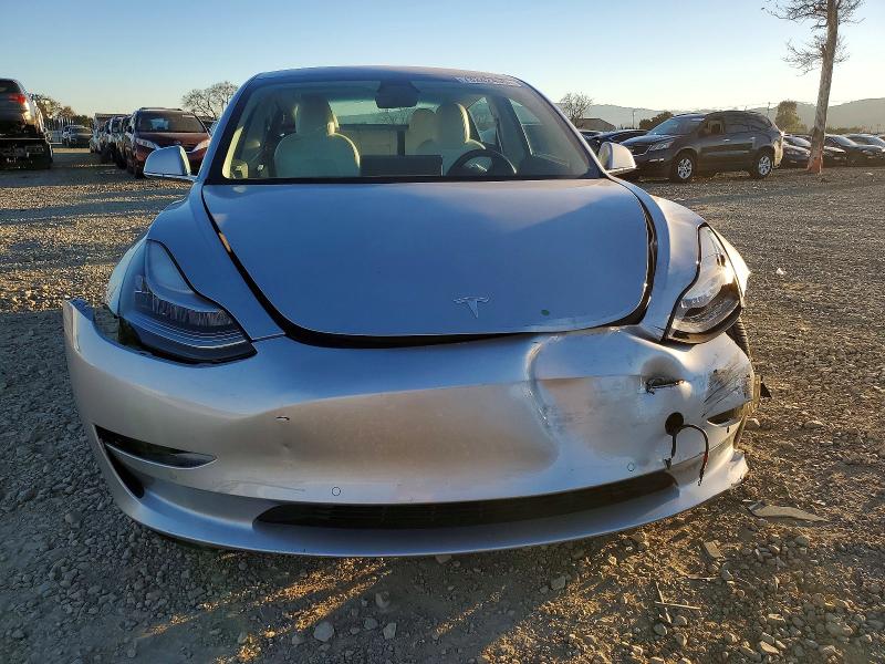 Photo 5 from auction – 2018 TESLA MODEL 3 with VIN 5YJ3E1EB6JF074833
