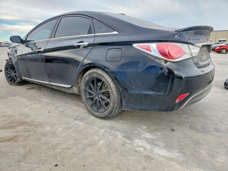 Photo 2 from auction – 2013 HYUNDAI SONATA with VIN KMHEC4A44DA092229