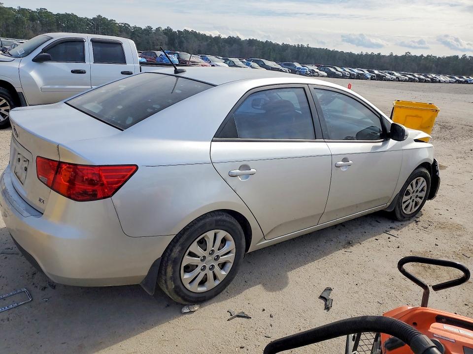 Photo 3 from auction – 2012 KIA FORTE with VIN KNAFU4A2XC5621997