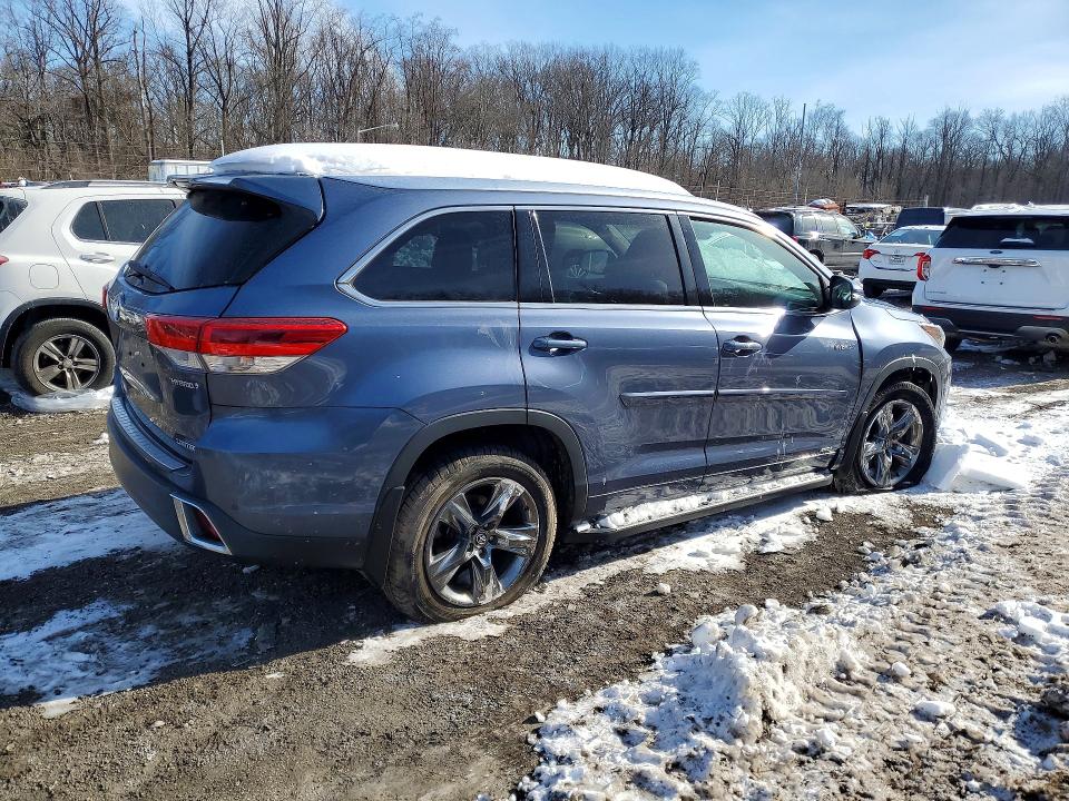 Photo 3 from auction – 2018 TOYOTA HIGHLANDER with VIN 5TDDGRFHXJS037926