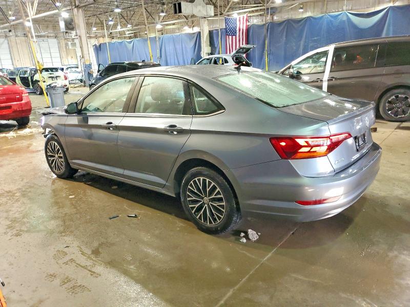 Photo 2 from auction – 2019 VOLKSWAGEN JETTA with VIN 3VWCB7BU6KM132578
