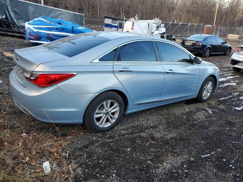 Photo 3 from auction – 2012 HYUNDAI SONATA with VIN 5NPEB4AC2CH311789