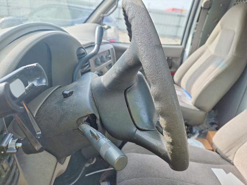 Photo 9 from auction – 2001 CHEVROLET ASTRO with VIN 1GCDM19W01B123919