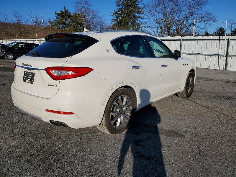 Photo 3 from auction – 2017 MASERATI LEVANTE with VIN ZN661XUL3HX252850