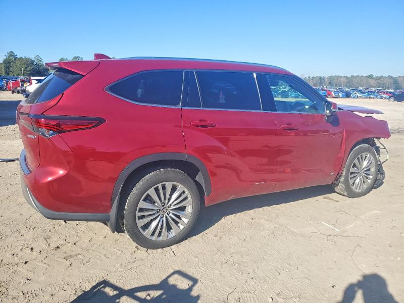 Photo 3 from auction – 2023 TOYOTA HIGHLANDER with VIN 5TDEBRCH9PS118853