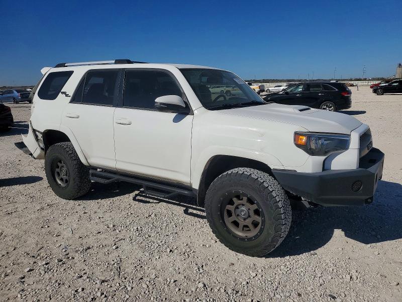 Photo 4 from auction – 2018 TOYOTA 4RUNNER SR with VIN JTEBU5JR3J5488691