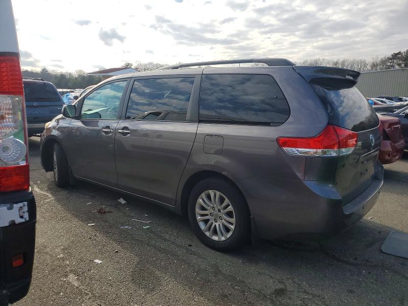 Zdjęcie 2 z aukcji – 2014 TOYOTA SIENNA XLE z VIN 5TDYK3DC3ES423680