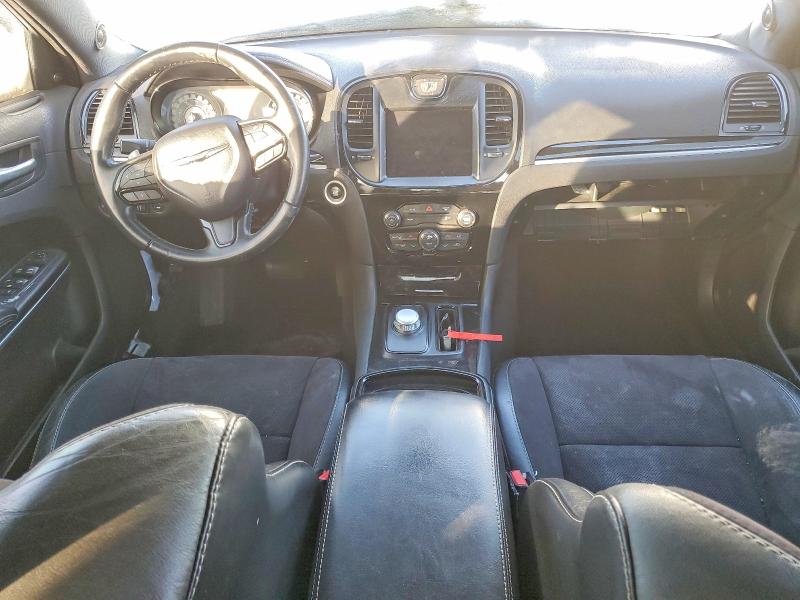 Photo 8 from auction – 2018 CHRYSLER 300 with VIN 2C3CCABG0JH204013