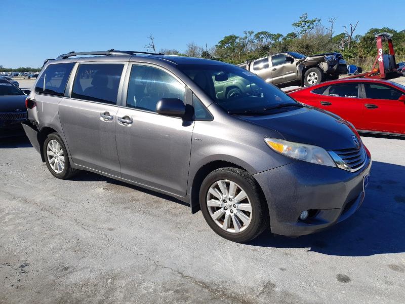 Photo 4 from auction – 2017 TOYOTA SIENNA XLE with VIN 5TDDZ3DC2HS158670