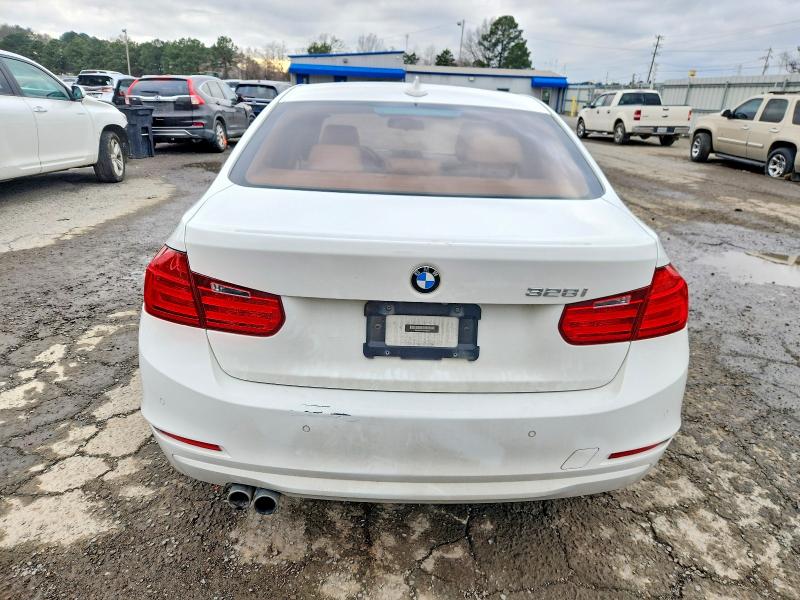 Photo 6 from auction – 2014 BMW 328 with VIN WBA3A5C50EP602309