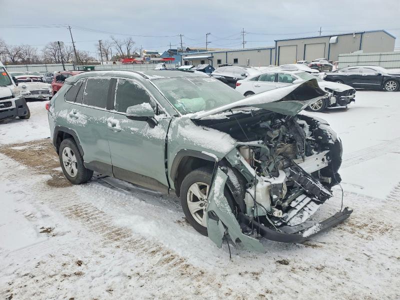 Photo 4 from auction – 2021 TOYOTA RAV4 XLE with VIN 2T3P1RFV4MW169104
