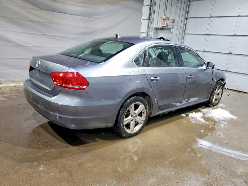 Photo 3 from auction – 2013 VOLKSWAGEN PASSAT SE with VIN 1VWBP7A33DC045487