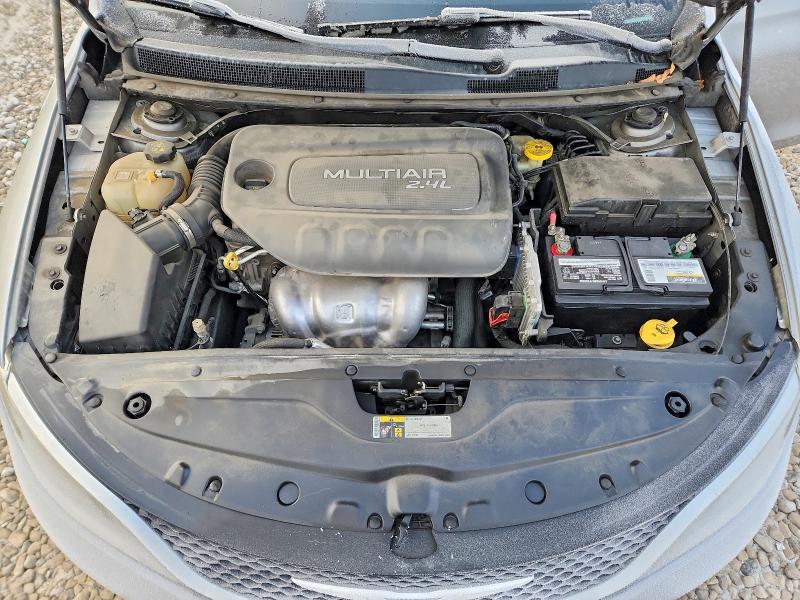 Photo 11 from auction – 2015 CHRYSLER 200 LIMITE with VIN 1C3CCCAB4FN612773