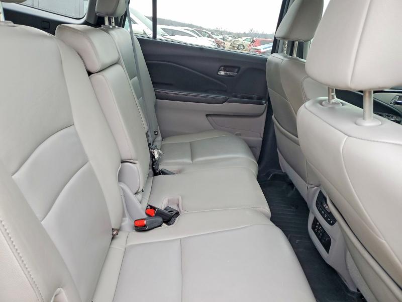 Photo 11 from auction – 2016 HONDA PILOT TOUR with VIN 5FNYF6H98GB060255