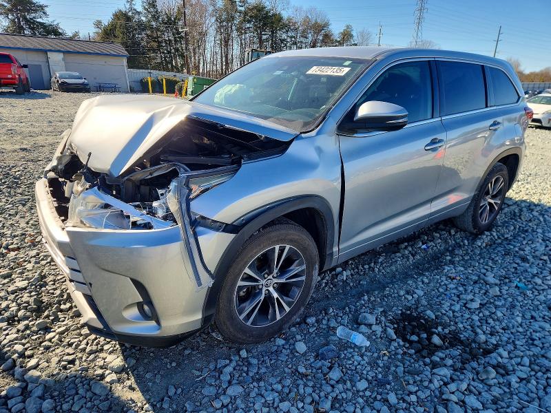 TOYOTA HIGHLANDER 2018 with VIN 5TDZARFH3JS041856 - Photo from auction