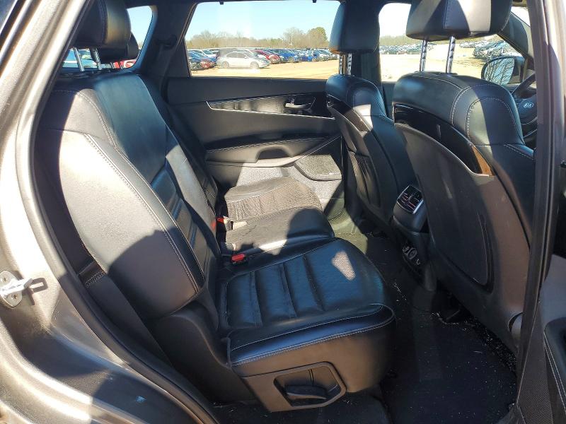 Photo 11 from auction – 2019 KIA SORENTO with VIN 5XYPK4A52KG546614