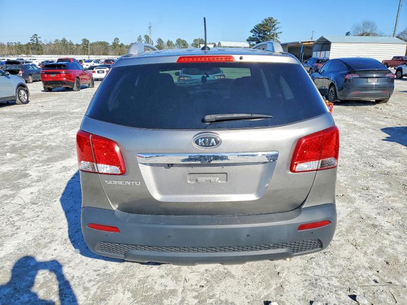Photo 6 from auction – 2013 KIA SORENTO LX with VIN 5XYKT3A64DG359467