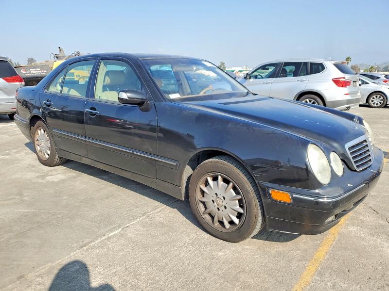 Photo 4 from auction – 2000 MERCEDES-BENZ E 320 4MAT with VIN WDBJF82J4YX037285
