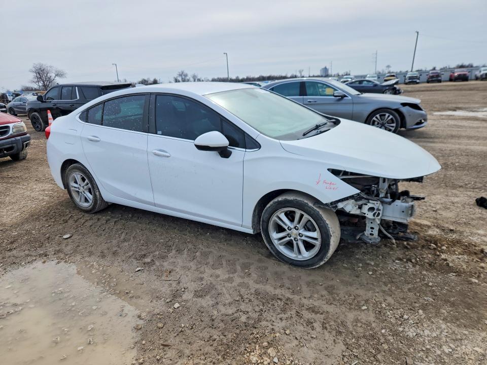 Photo 4 from auction – 2017 CHEVROLET CRUZE with VIN 1G1BE5SM4H7184331