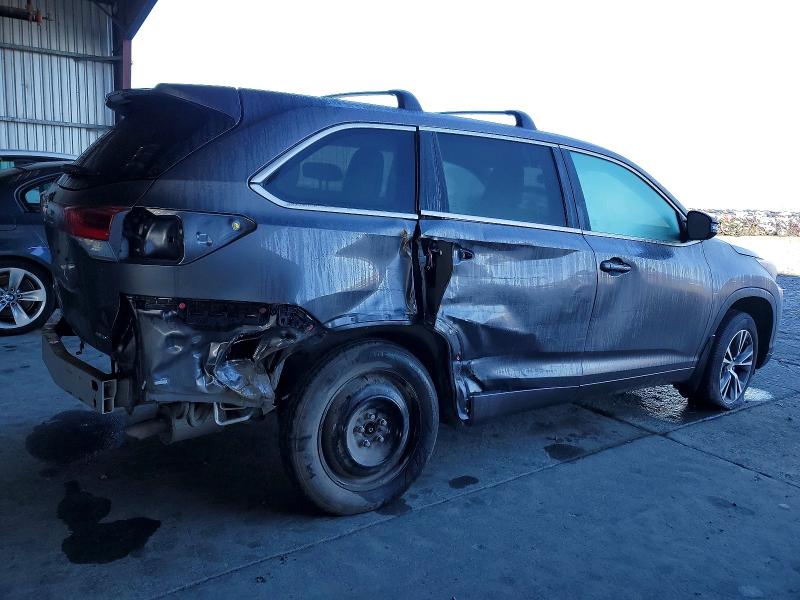 Photo 3 from auction – 2018 TOYOTA HIGHLANDER with VIN 5TDBZRFH5JS867439