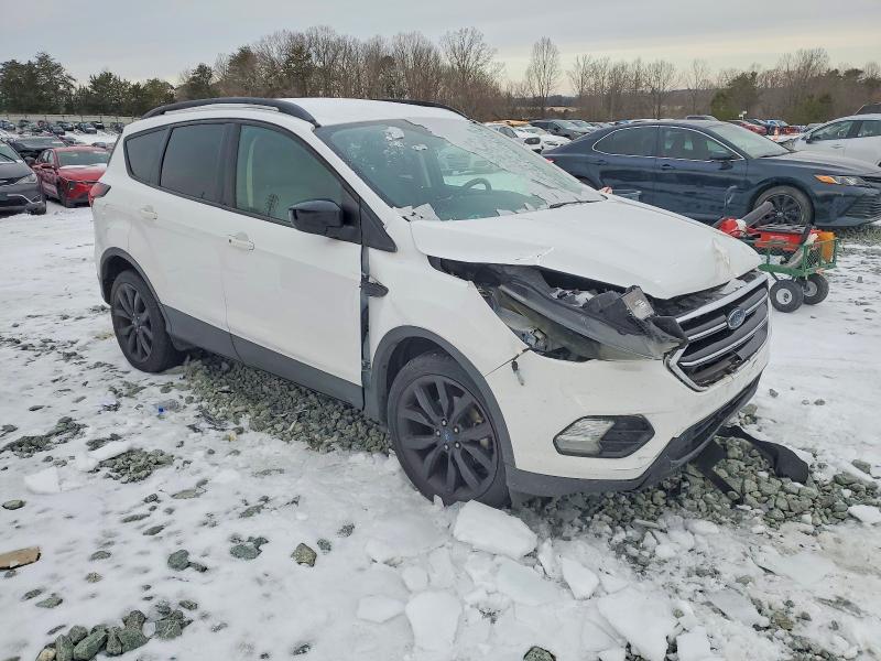 Photo 4 from auction – 2019 FORD ESCAPE with VIN 1FMCU0GD6KUB09192