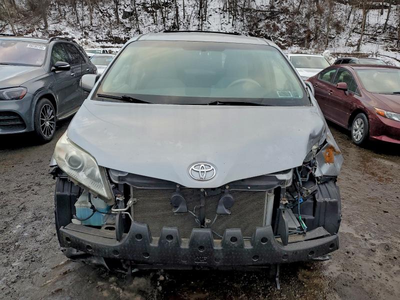 Photo 5 from auction – 2011 TOYOTA SIENNA LE with VIN 5TDJK3DC7BS021433