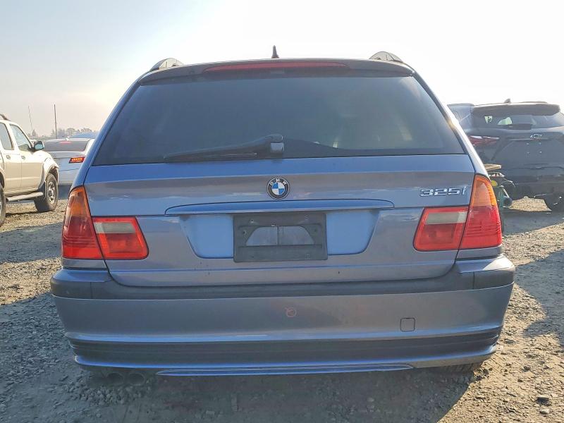 Photo 6 from auction – 2002 BMW 325 IT with VIN WBAEN33402PC10356