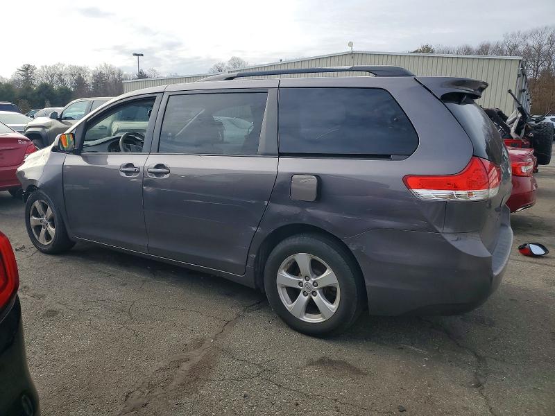 Photo 2 from auction – 2012 TOYOTA SIENNA with VIN 5TDKK3DC1CS225988