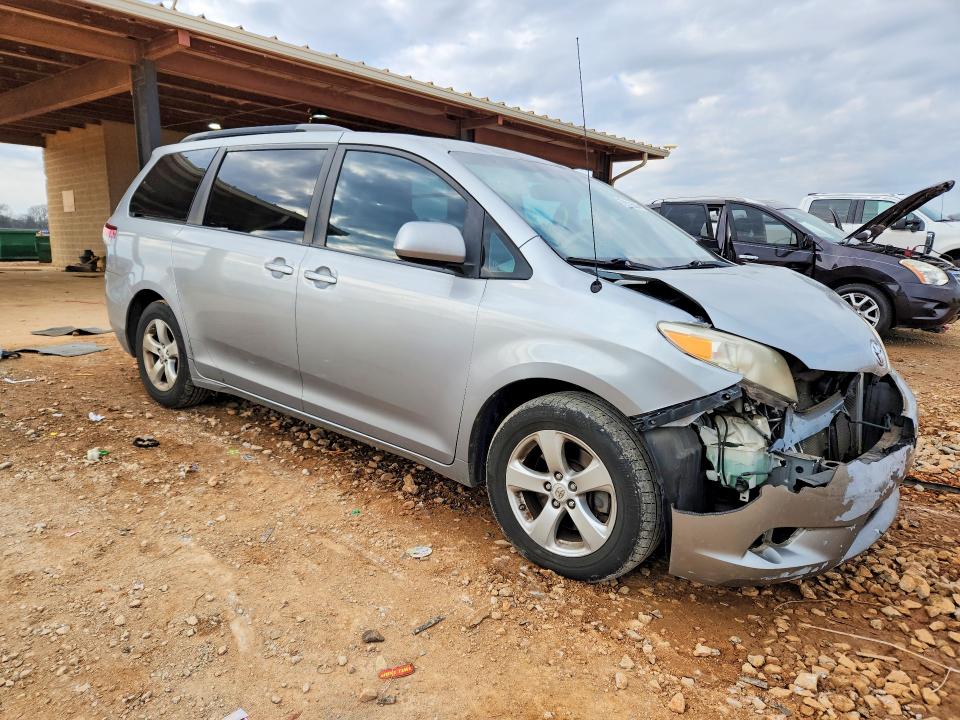 Photo 4 from auction – 2011 TOYOTA SIENNA with VIN 5TDKK3DC1BS114193