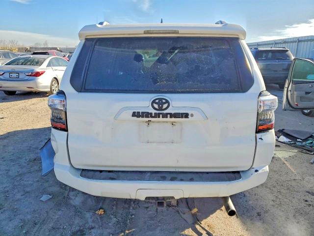 Photo 6 from auction – 2018 TOYOTA 4RUNNER SR with VIN JTEZU5JR2J5167496