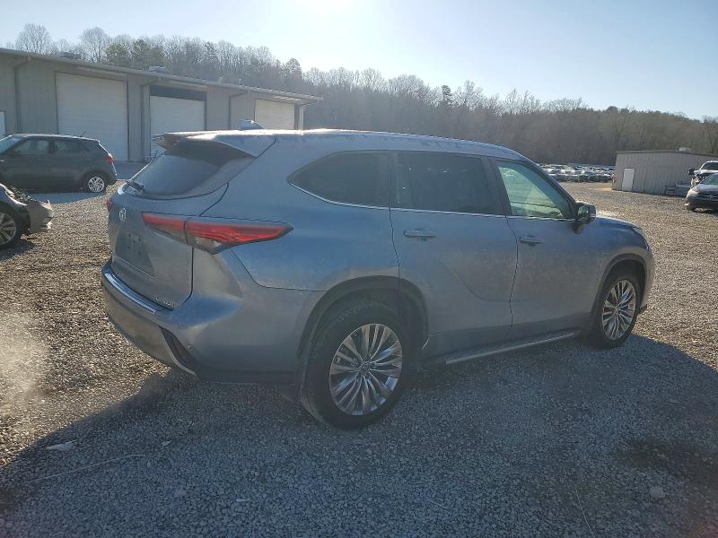 Zdjęcie 3 z aukcji – 2023 TOYOTA HIGHLANDER z VIN 5TDKDRAH7PS046423