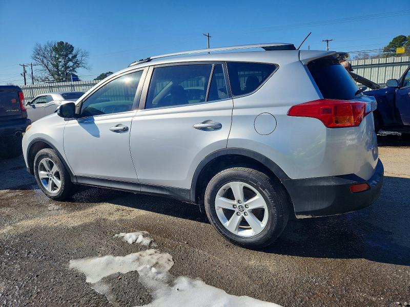 Photo 2 from auction – 2015 TOYOTA RAV4 XLE with VIN JTMWFREV5FD048564