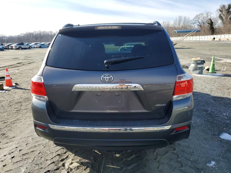 Foto 6 de la subasta – 2013 TOYOTA HIGHLANDER con VIN 5TDDK3EH6DS181295