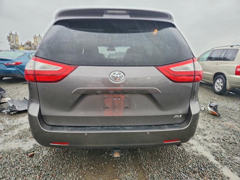 Photo 6 from auction – 2017 TOYOTA SIENNA XLE with VIN 5TDYZ3DC2HS893344