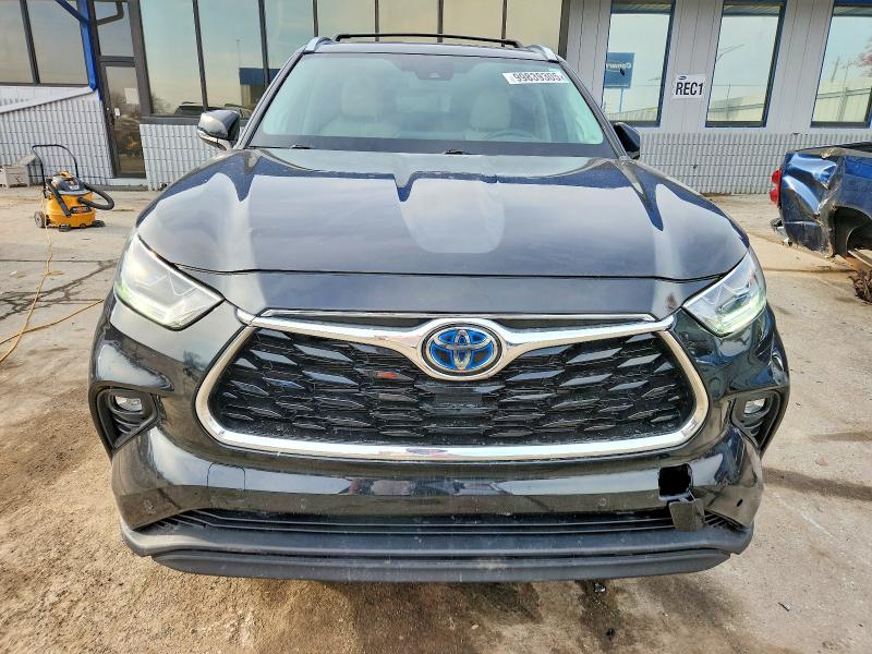 Photo 5 from auction – 2021 TOYOTA HIGHLANDER with VIN 5TDXBRCH9MS531781