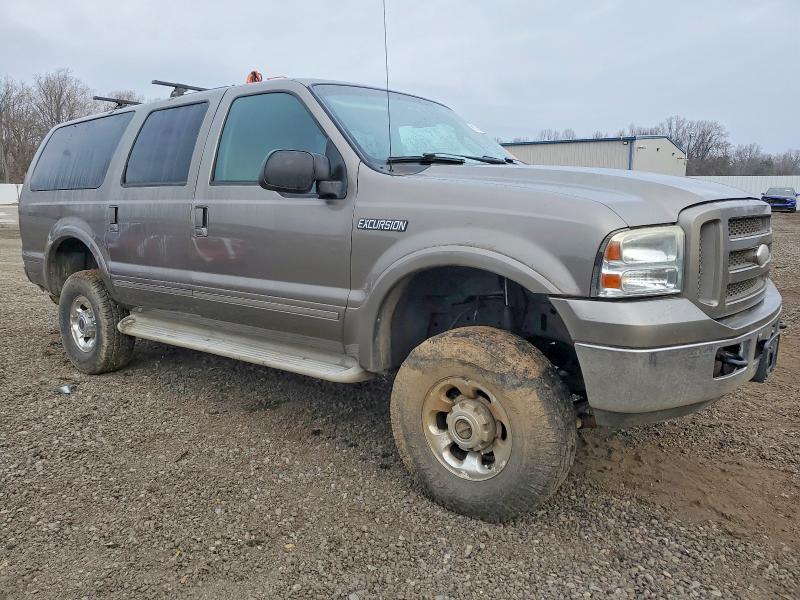 Photo 4 from auction – 2005 FORD EXCURSION with VIN 1FMNU43S55ED43214