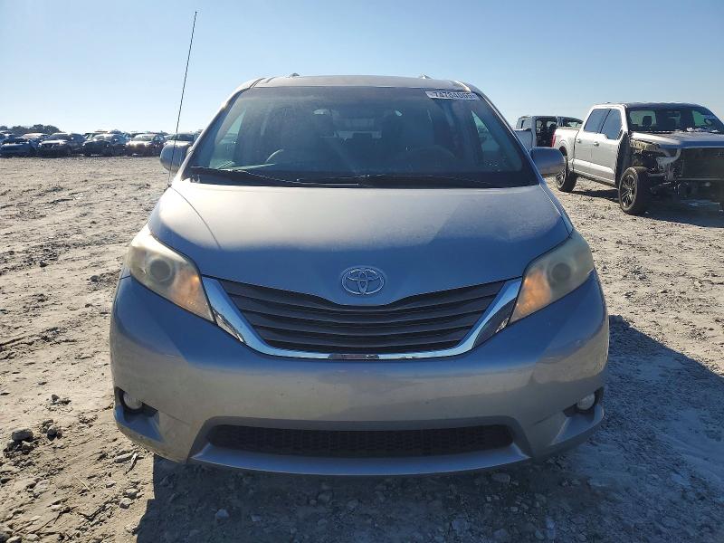 Photo 5 from auction – 2014 TOYOTA SIENNA with VIN 5TDYK3DC7ES408759