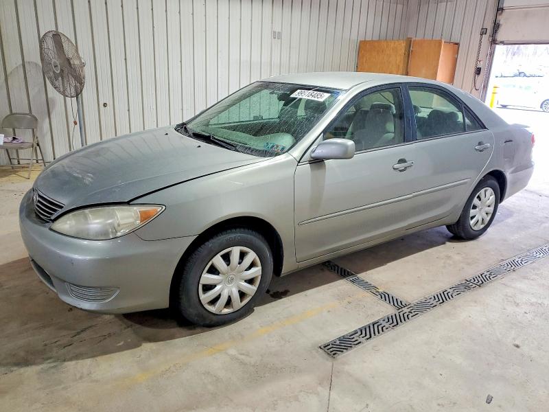 TOYOTA CAMRY LE 2005 with VIN 4T1BE30K15U620137 - Photo from auction