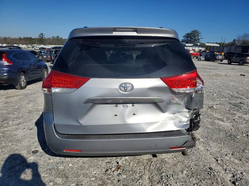 Photo 6 from auction – 2014 TOYOTA SIENNA with VIN 5TDYK3DC7ES408759