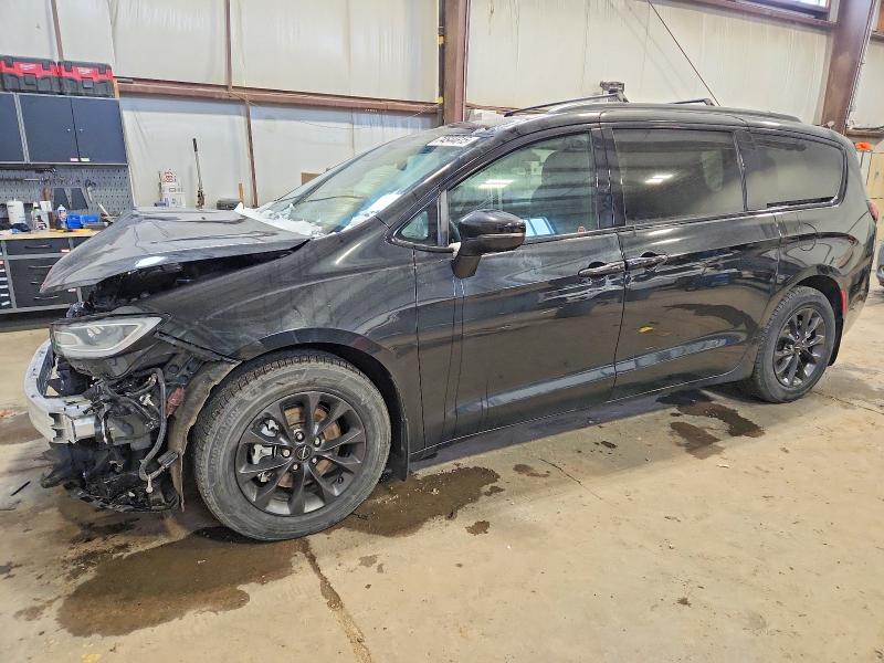 CHRYSLER PACIFICA 2022 with VIN 2C4RC1FG3NR192035 - Photo from auction