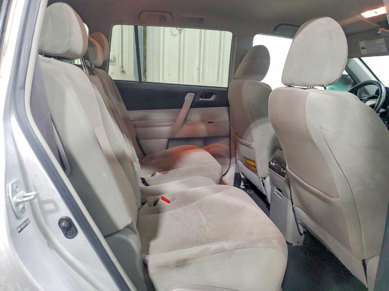 Photo 11 from auction – 2012 TOYOTA HIGHLANDER with VIN 5TDBK3EH3CS139530