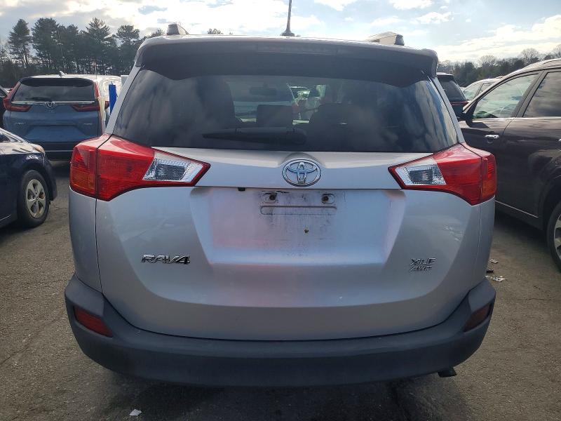 Photo 6 from auction – 2015 TOYOTA RAV4 XLE with VIN JTMRFREV4FD143730