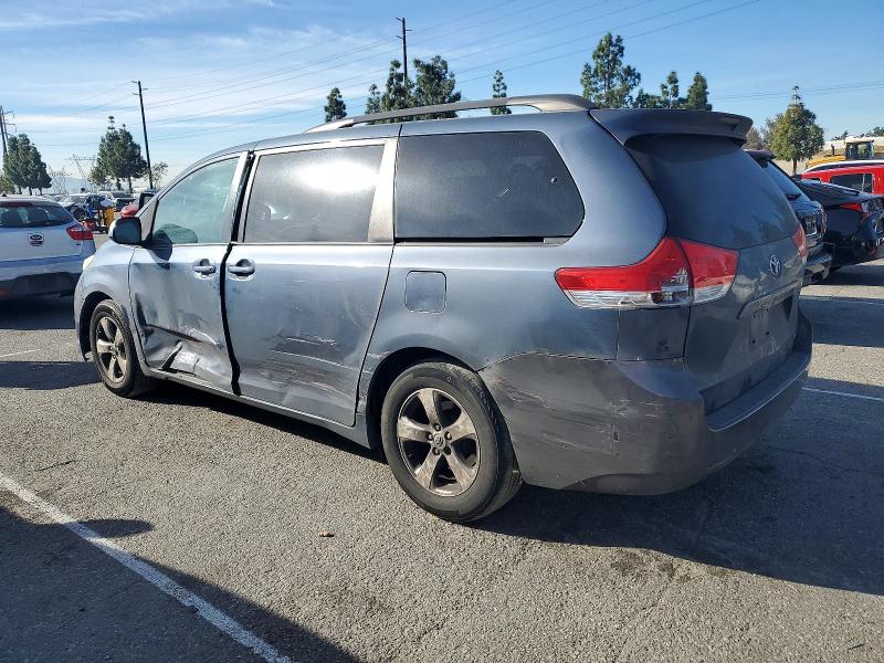 Photo 2 from auction – 2013 TOYOTA SIENNA with VIN 5TDKK3DC9DS379060
