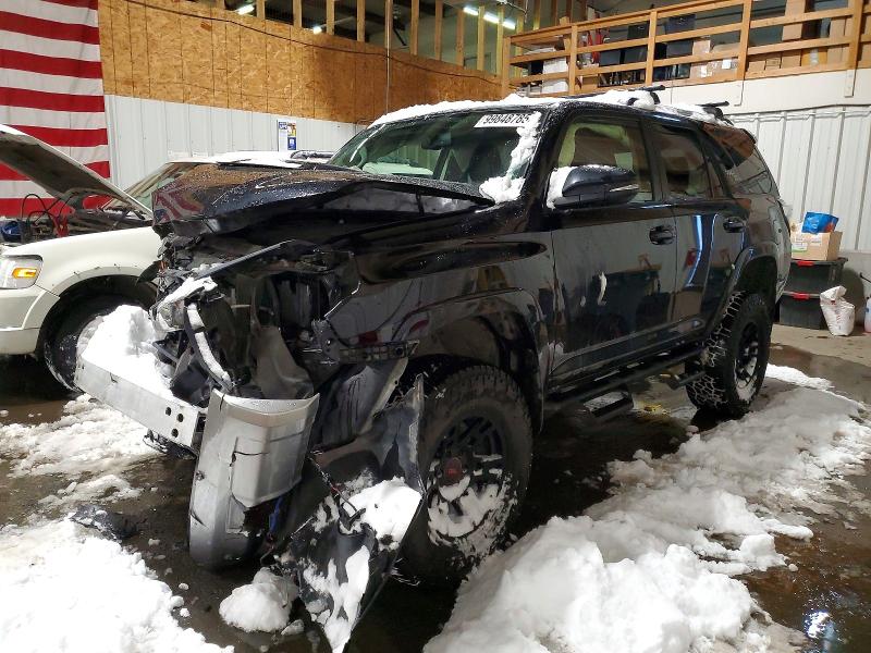 TOYOTA 4RUNNER SR 2018 with VIN JTEBU5JR0J5540701 - Photo from auction