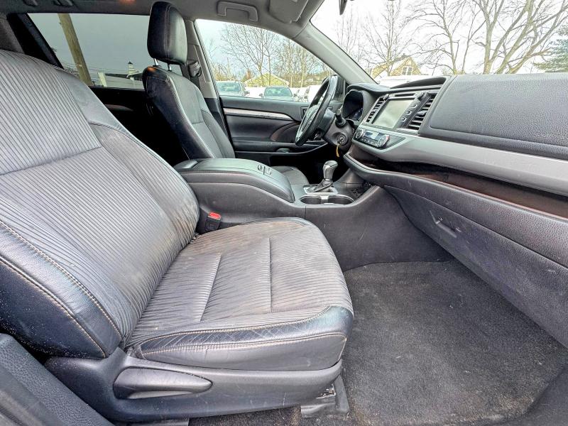 Photo 5 from auction – 2019 TOYOTA HIGHLANDER with VIN 5TDBZRFH2KS988611