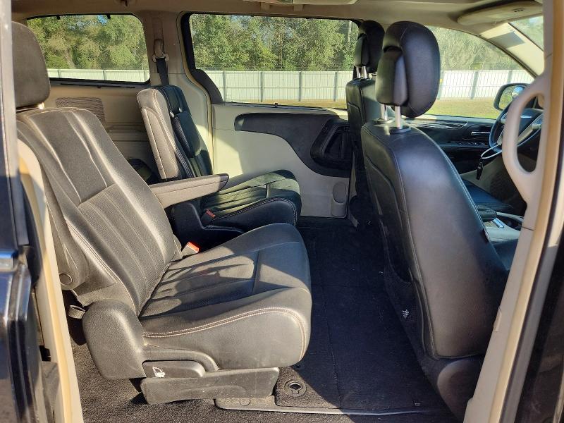 Photo 11 from auction – 2016 CHRYSLER TOWN & COU with VIN 2C4RC1CG8GR285950