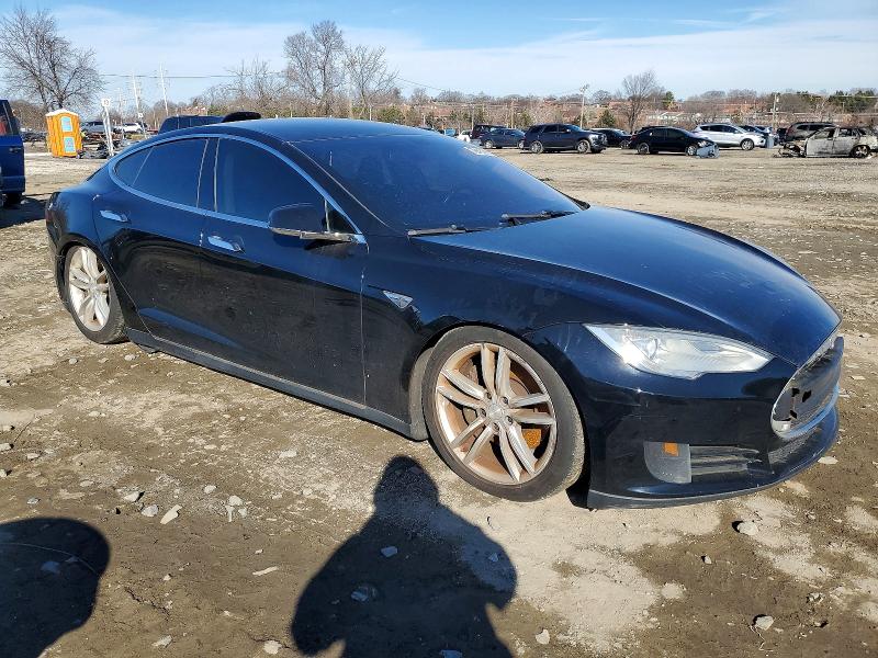 Photo 4 from auction – 2013 TESLA MODEL S with VIN 5YJSA1CG6DFP08040